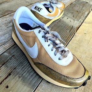 New Womens Nike DayBreak Tennis Shoes Gold/White